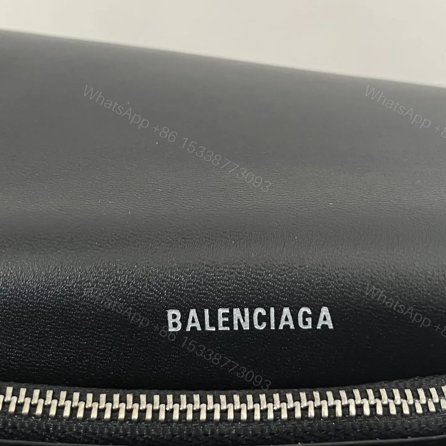 View 13 of 高仿BalenciagaCrush沙漏包黑色塗鴉S