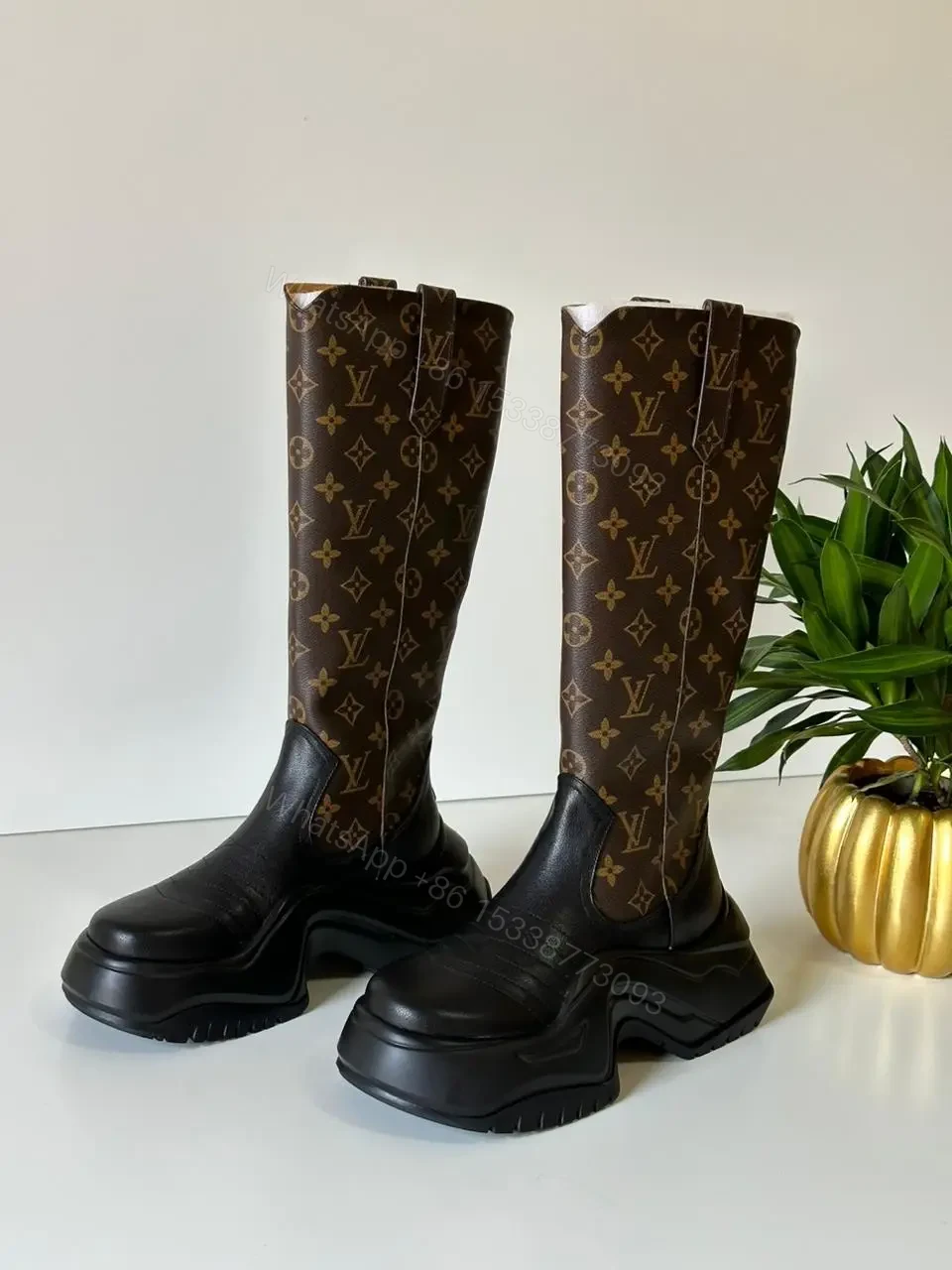 LOUIS VUITTON — view 1