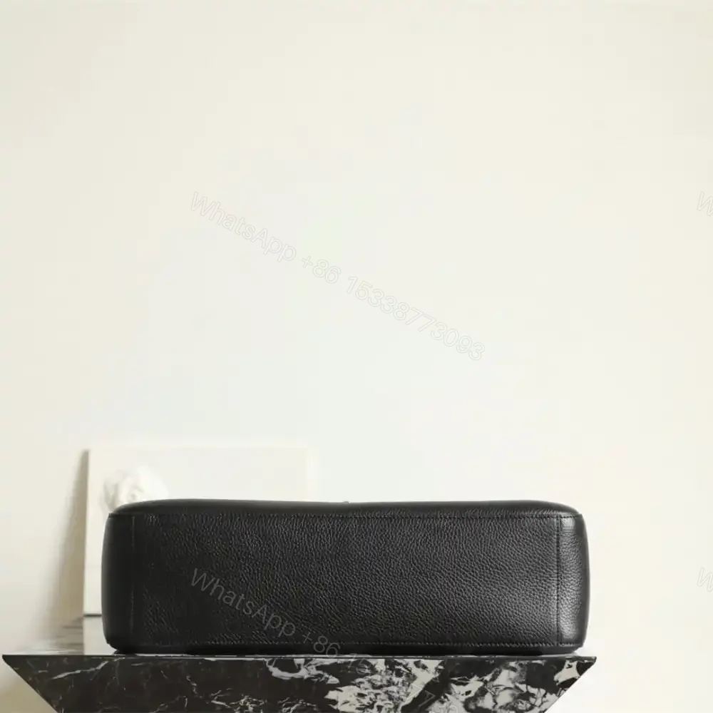 View 3 of 高仿Chanel*26S系列AS6233粒面小牛皮翻蓋包黑色超大號免檢版