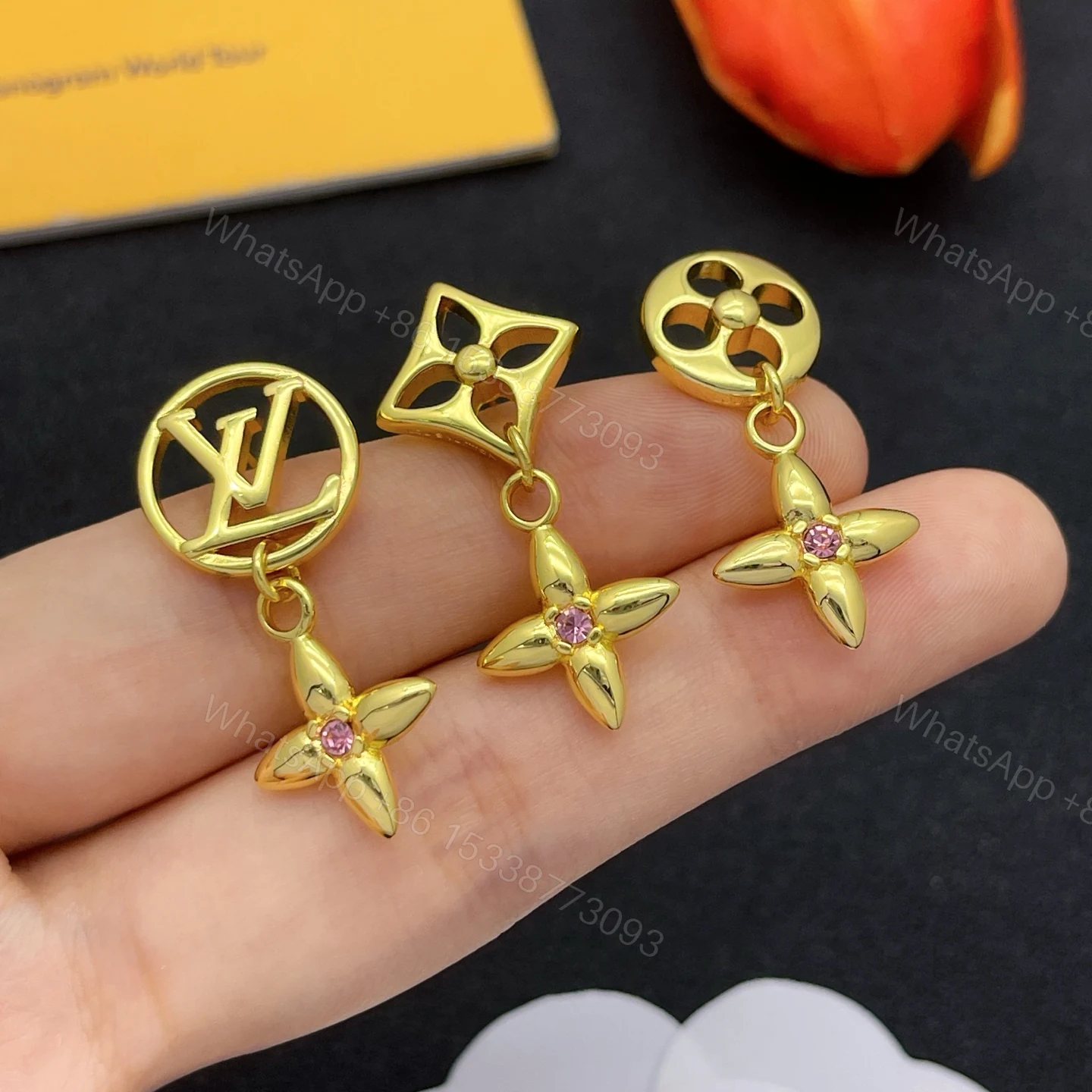LV A貨金色花形垂墜耳環粉鑽點綴奢華款 — view 1