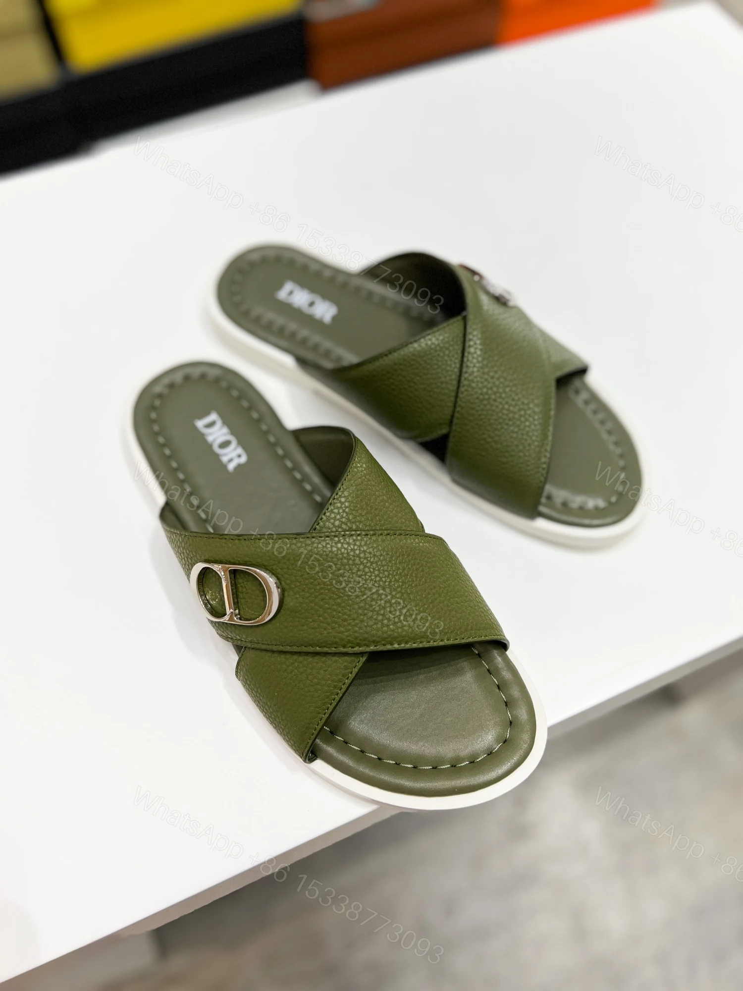 DIOR 原單 男款交叉皮革拖鞋 軍綠休閒涼拖 — view 1