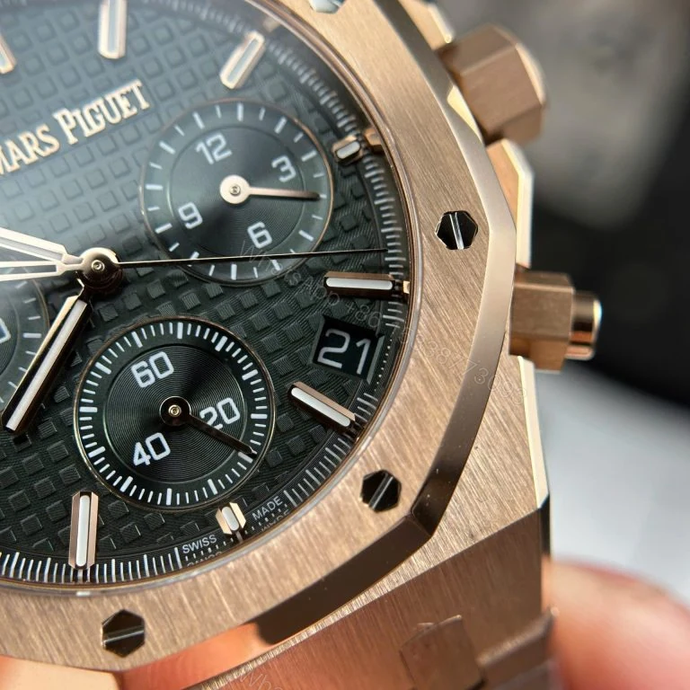 View 4 of Audemars Piguet Royal Oak 26240 Super Clone Green Dial