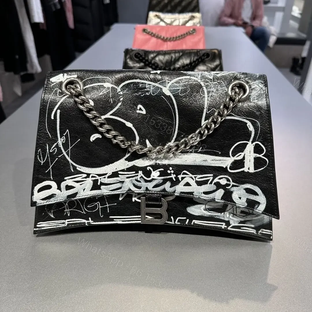 View 17 of 高仿BalenciagaCrush沙漏包黑色塗鴉S