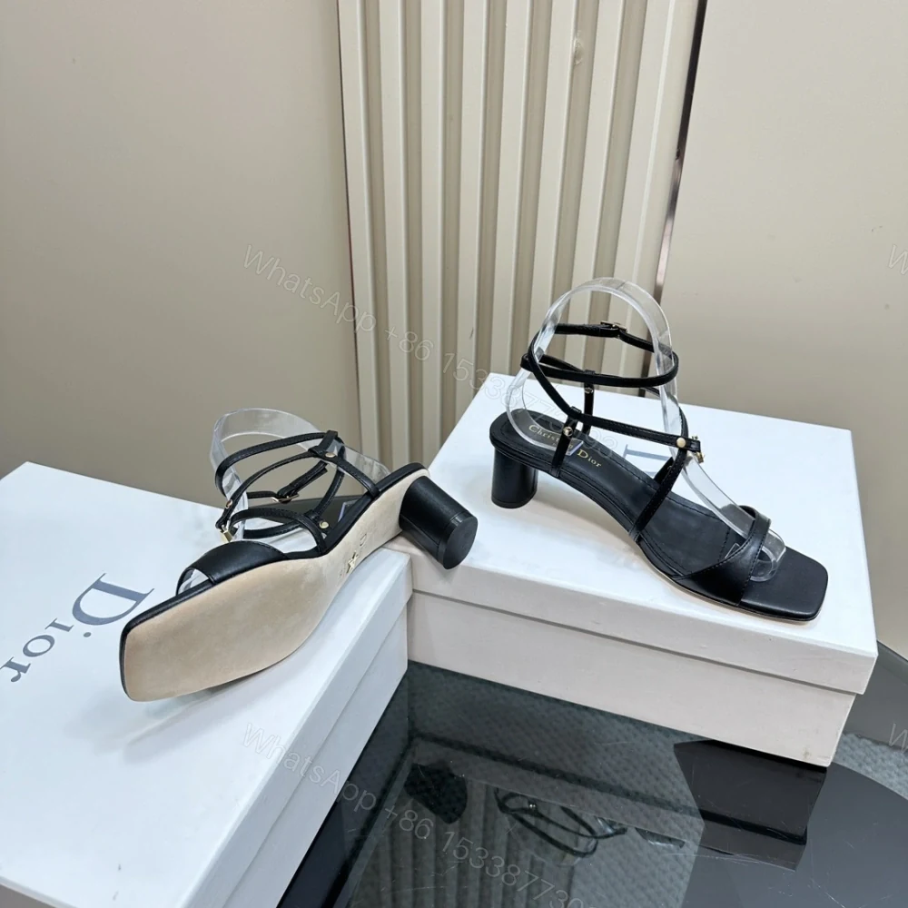 View 6 of 高仿Dior*Cest系列KCU059金屬配飾露趾低跟涼鞋黑色4CM免檢版