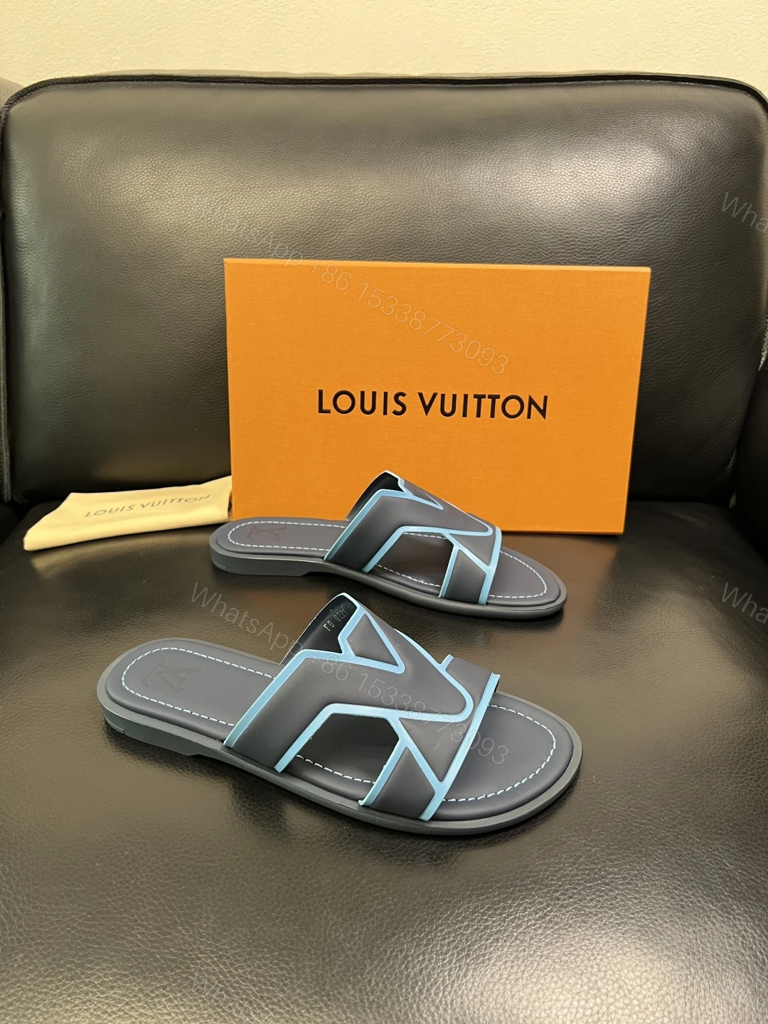 LV 一比一 男款拼色LOGO拖鞋 黑灰撞色設計百搭休閒舒適款 — view 1