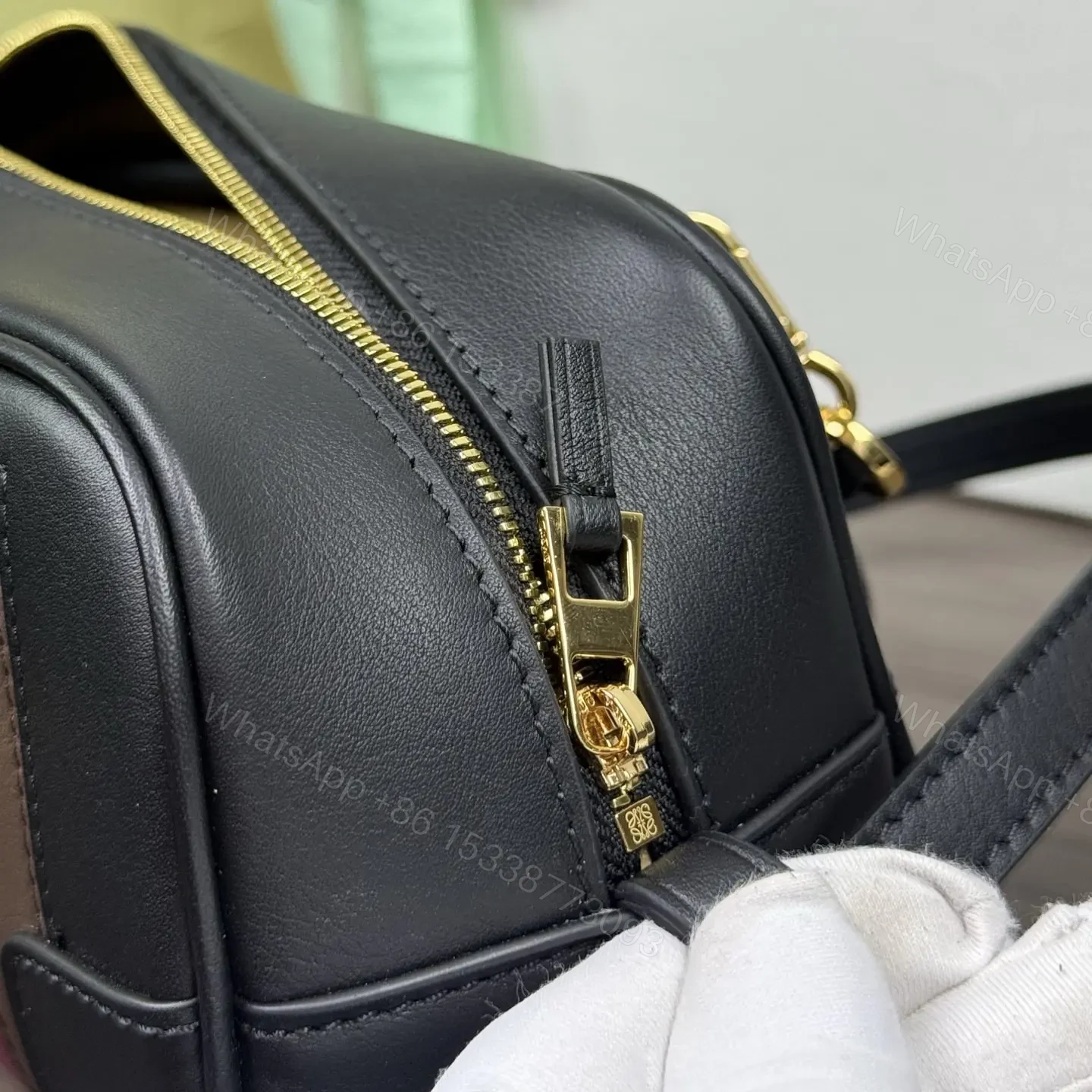 View 13 of 高仿Loewe*Amazona系列1101橫版手提包勃艮第酒免檢版