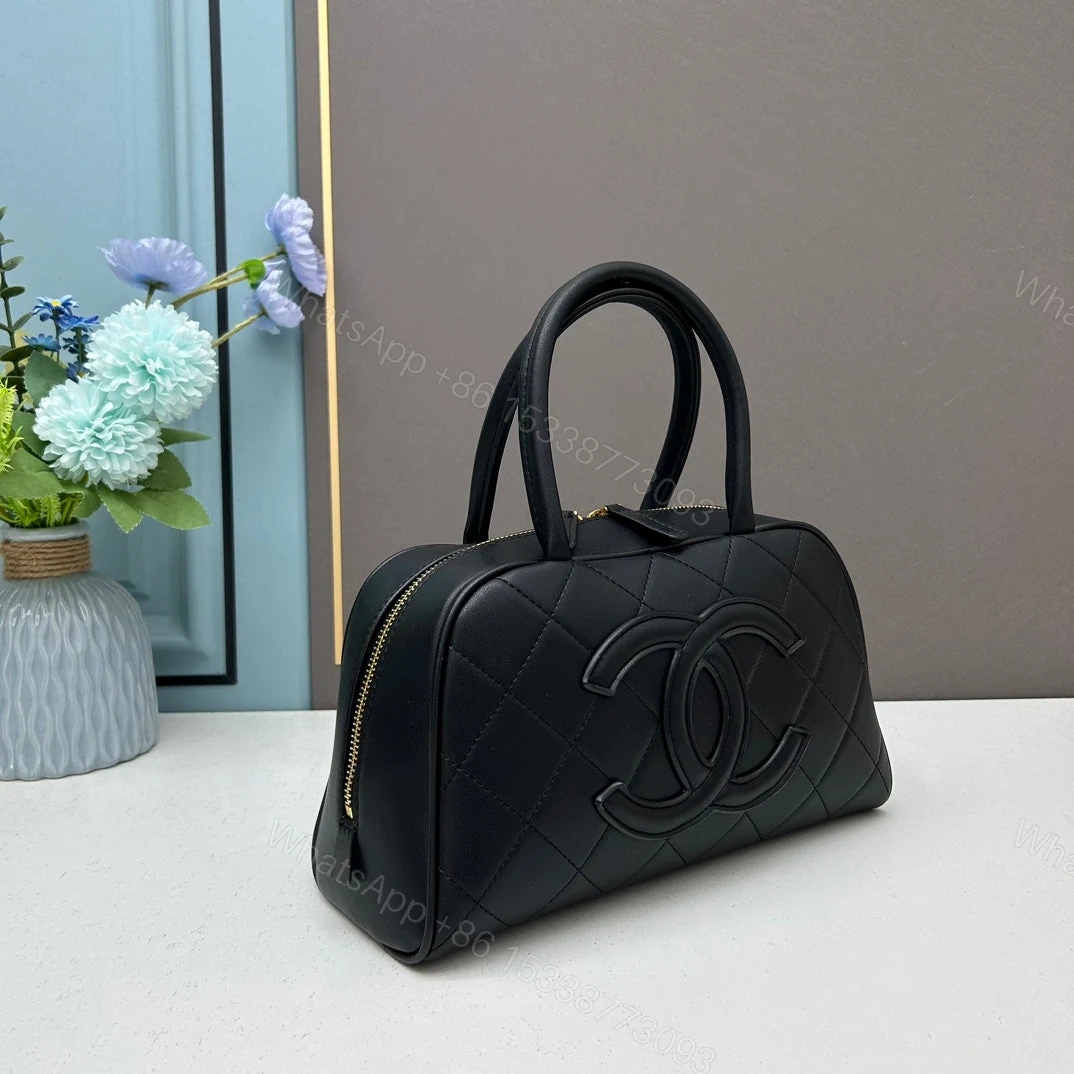 CHANEL Pre-Owned 2003-2004 mini diamond-quilted CC-appliqué Boston handbag — view 1