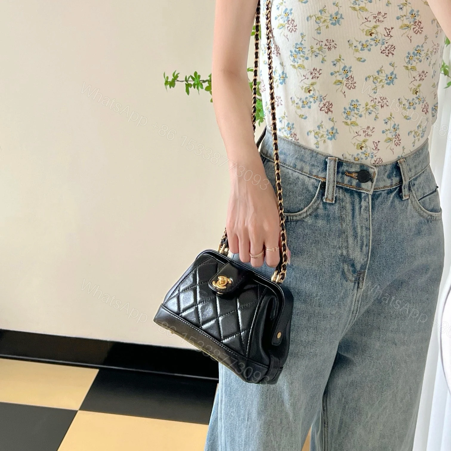 View 18 of 高仿Chanel*24A系列AS4958拋光小羊皮單肩包黑色免檢版