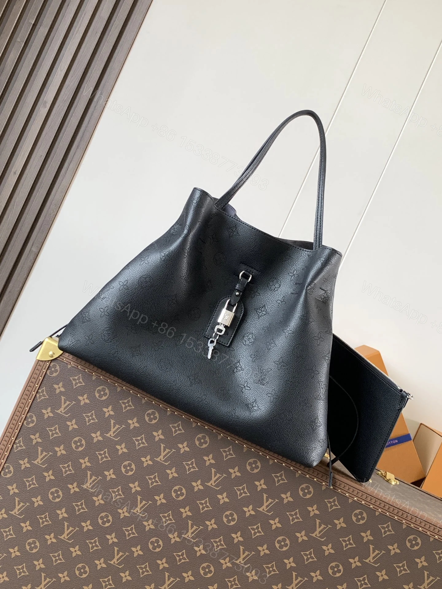 LV一比一M13179黑色LockMe托特包附手拿包通勤百搭新作推薦 — view 1
