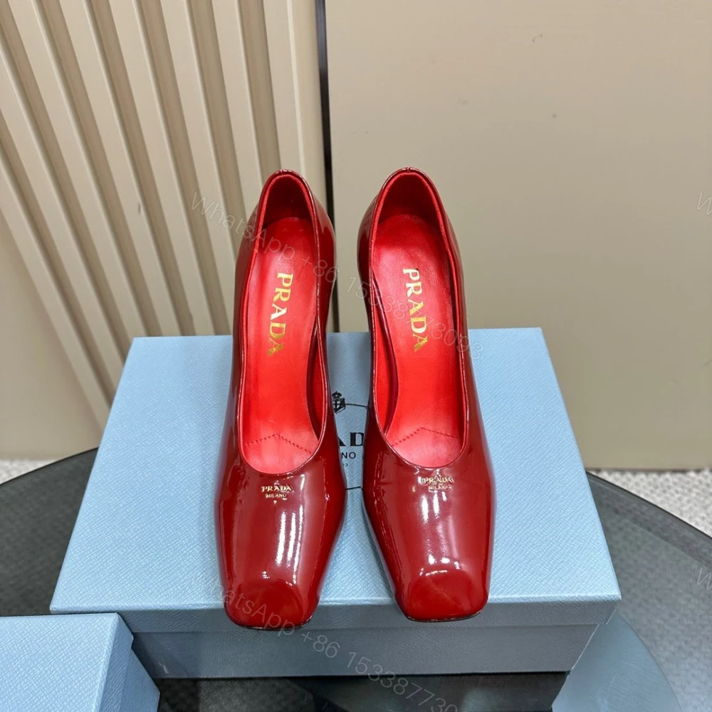 高仿Prada*1I837B方頭粗跟高踭鞋8.5CM漆皮紅色免檢版 — view 1