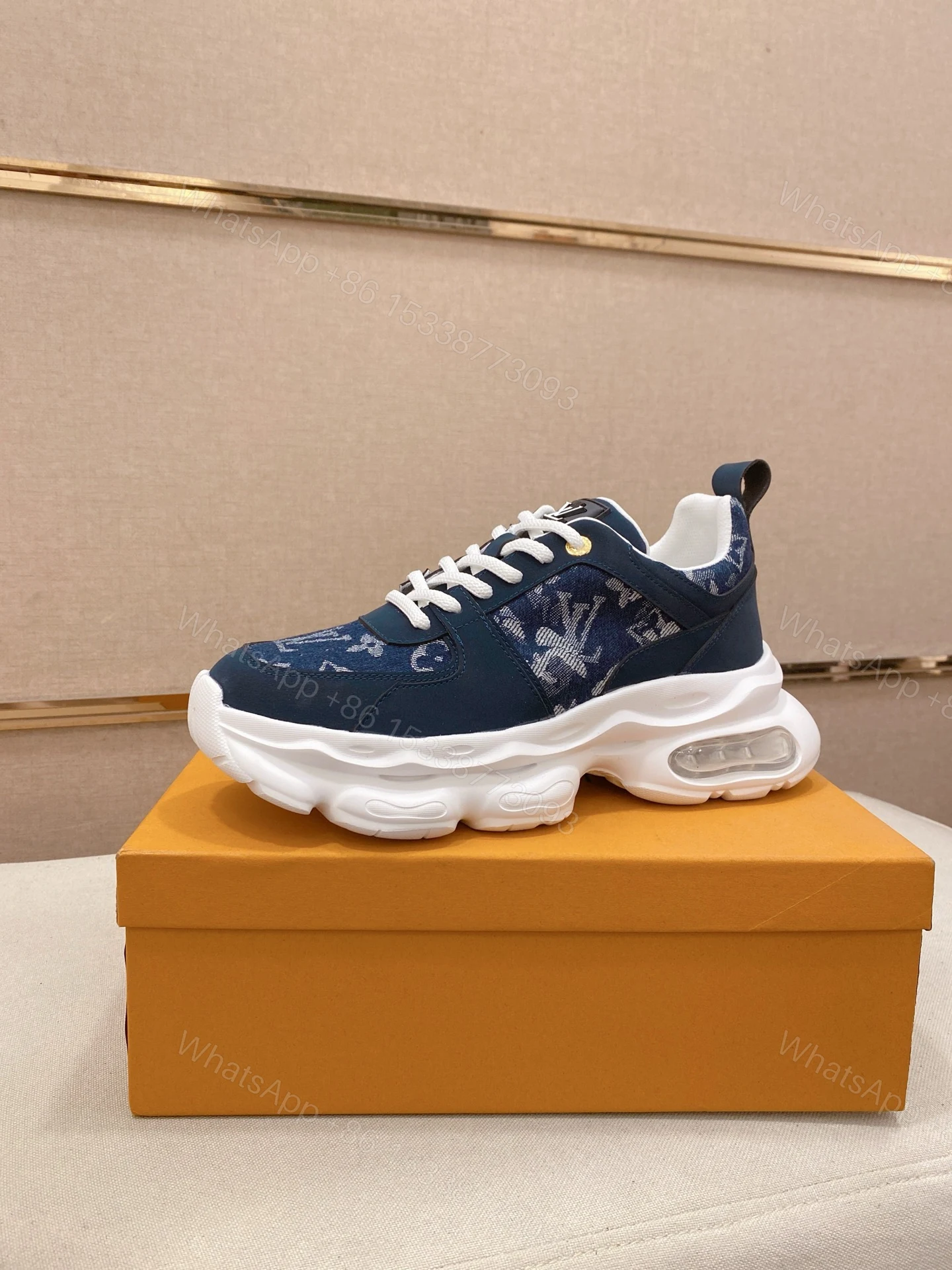 LV 精品仿製男士運動鞋藍色氣墊潮流百搭款 — view 1