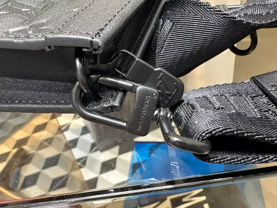 View 8 of LOUIS VUITTON GASTON WEARABLE WALLET – RRG072