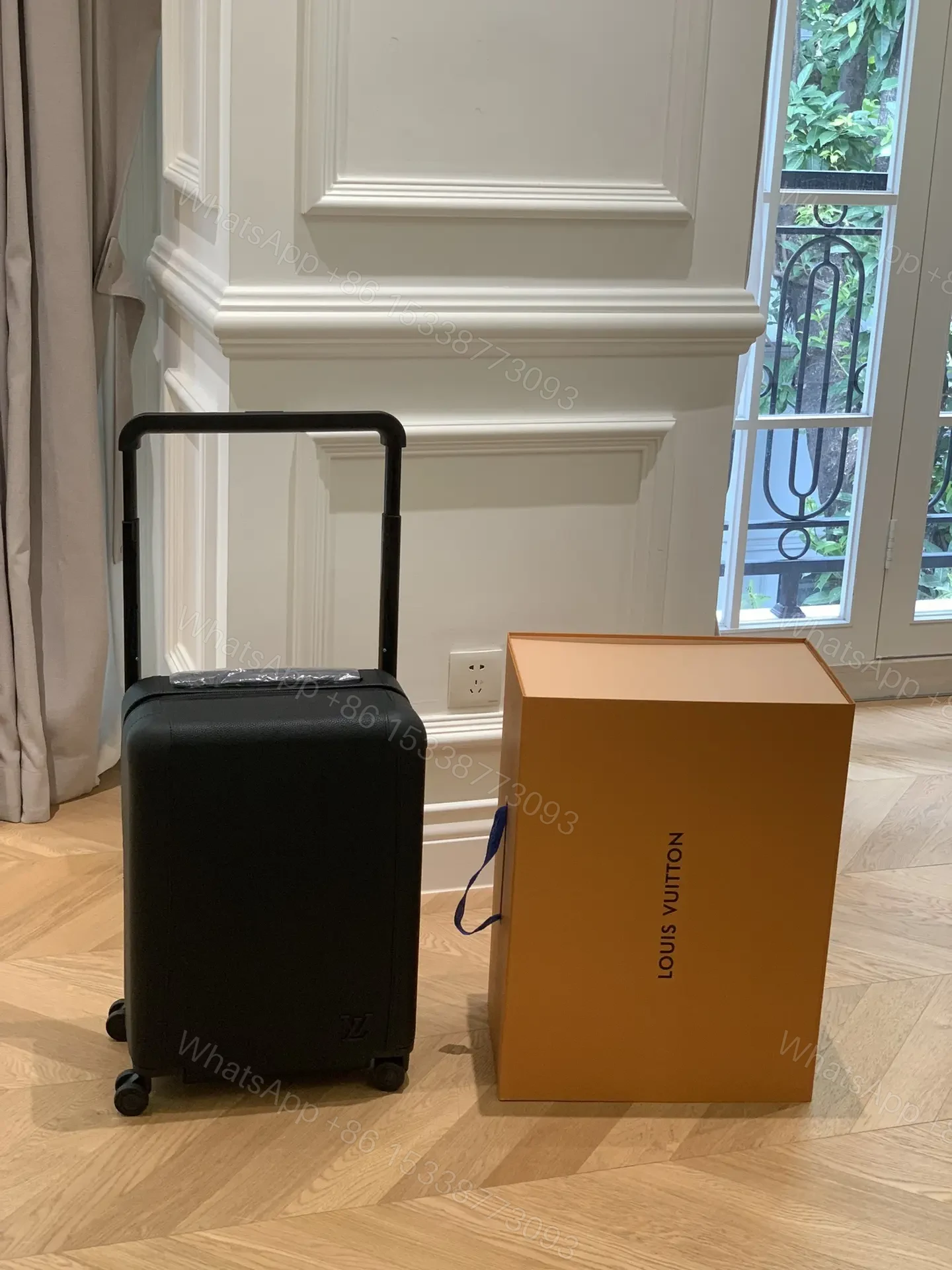 View 4 of Louis Vuitton Horizon 55 rolling suitcase in Black