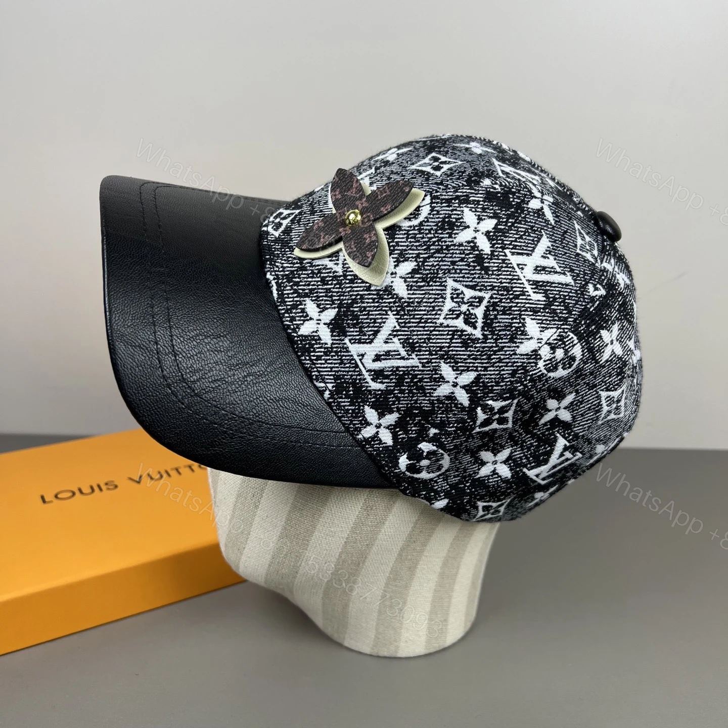 高仿LV 黑白Monogram 花卉鴨舌帽 — view 1