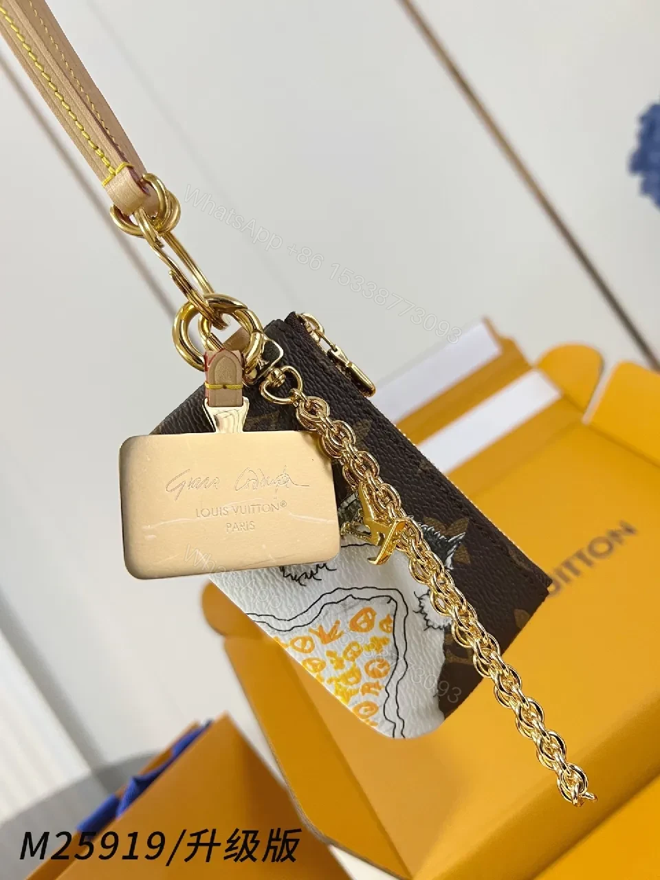 View 5 of Designer-Inspired Everyday Carry with Distinctive Texture Details