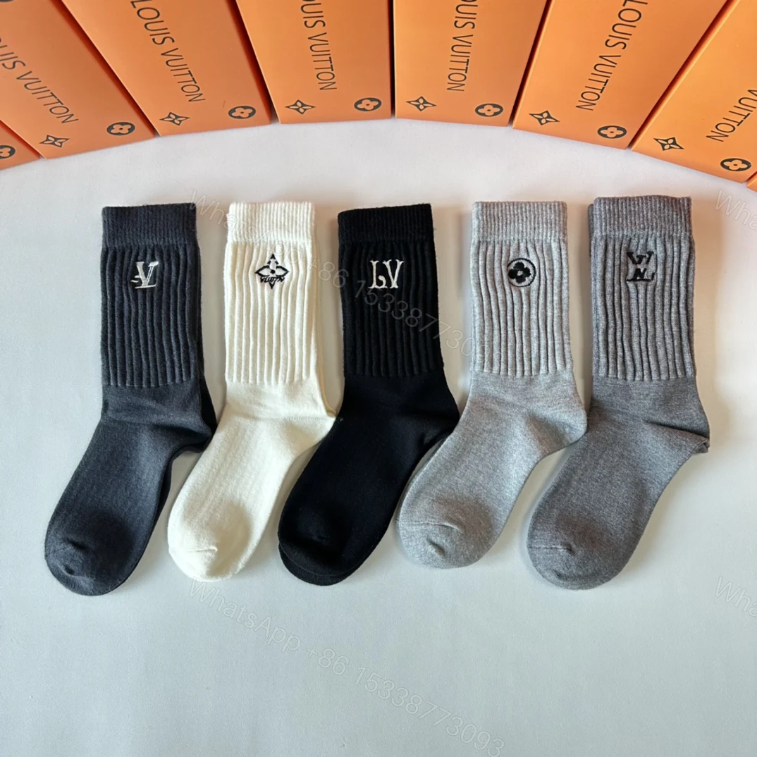 LV原單羅紋LOGO中筒襪5雙裝 灰階刺繡簡約風質感推薦 — view 1