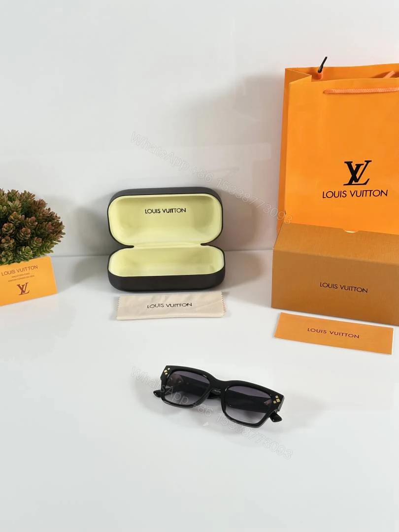 View 4 of First Copy Louis Vuitton Black Square Frame Grey Gradient Men’s Sunglasses