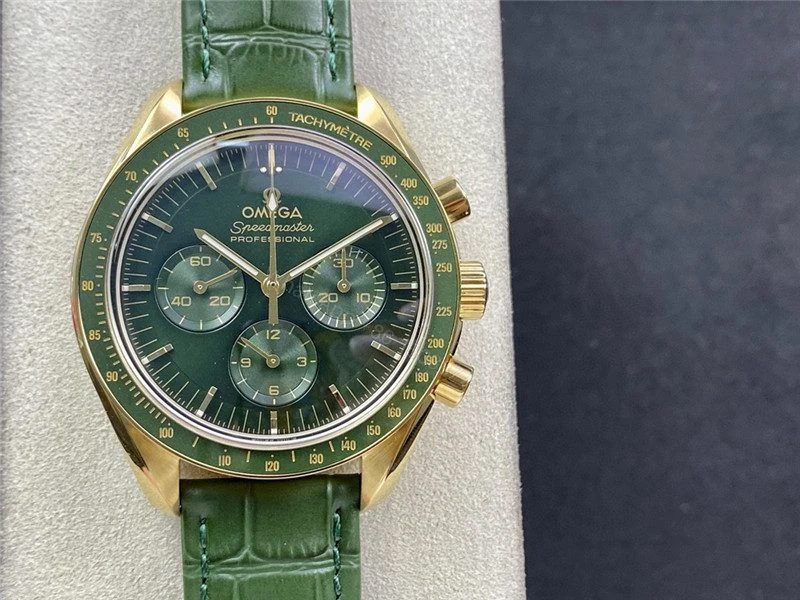 View 3 of Replica Omega Speedmaster Moonwatch Green Dial