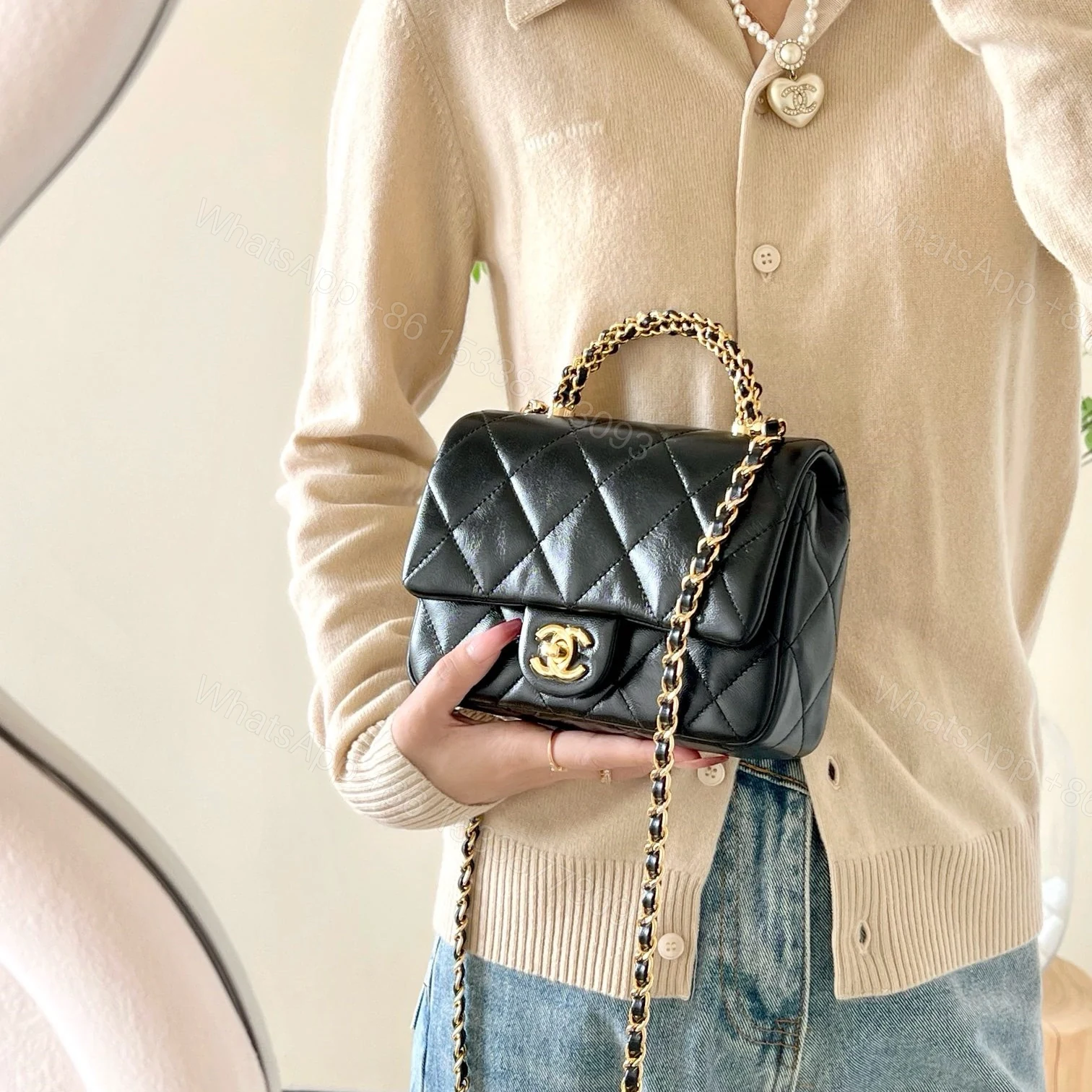 View 23 of 高仿Chanel*24B系列AS5032小羊皮單肩包黑色小號免檢版
