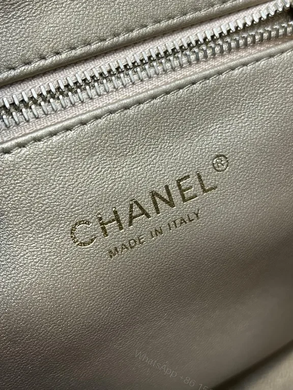 View 7 of Chic Quilted Leather Crossbody: Luxury, Practicality, Timeless Style