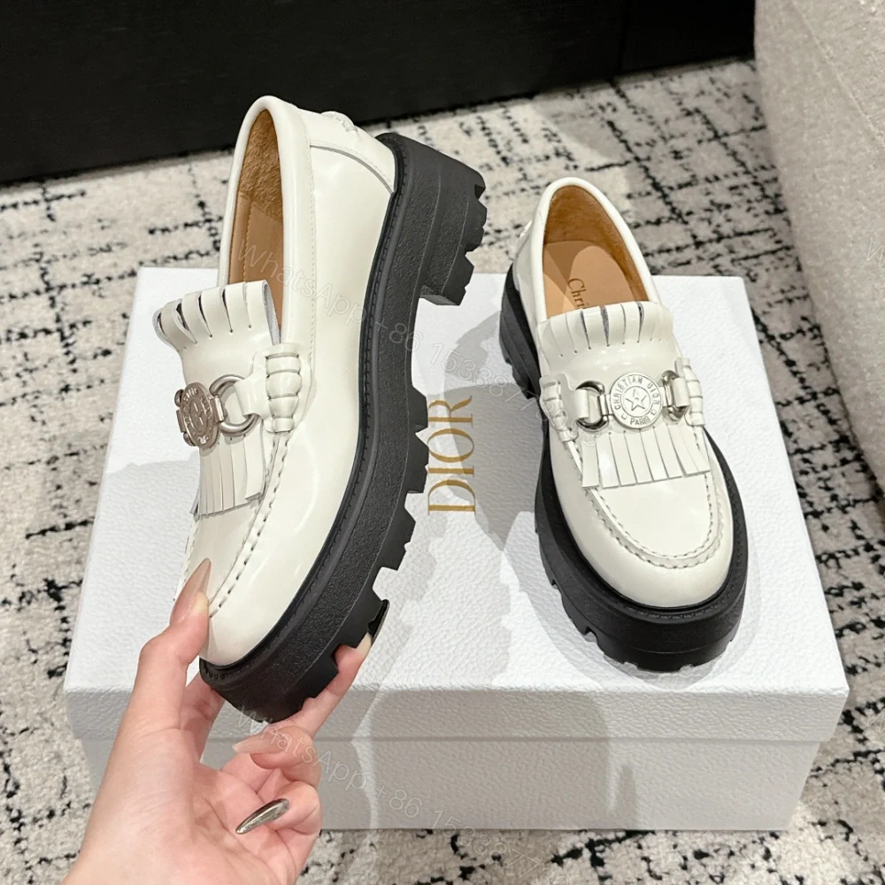 View 4 of 高仿Dior*Emblem系列KDB963女款樂福鞋白色免檢版