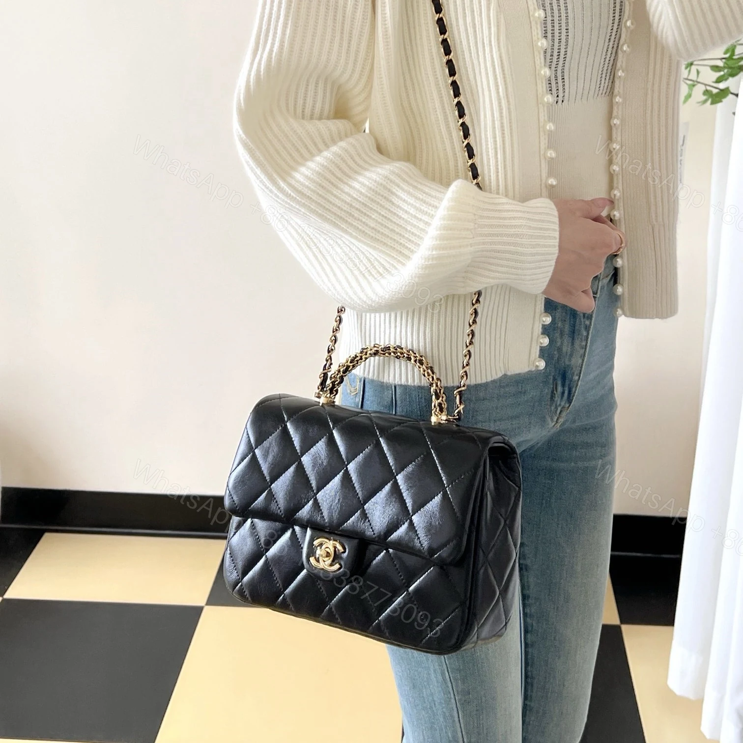 View 26 of 高仿Chanel*24B系列AS4166小羊皮郵差包黑色大號免檢版