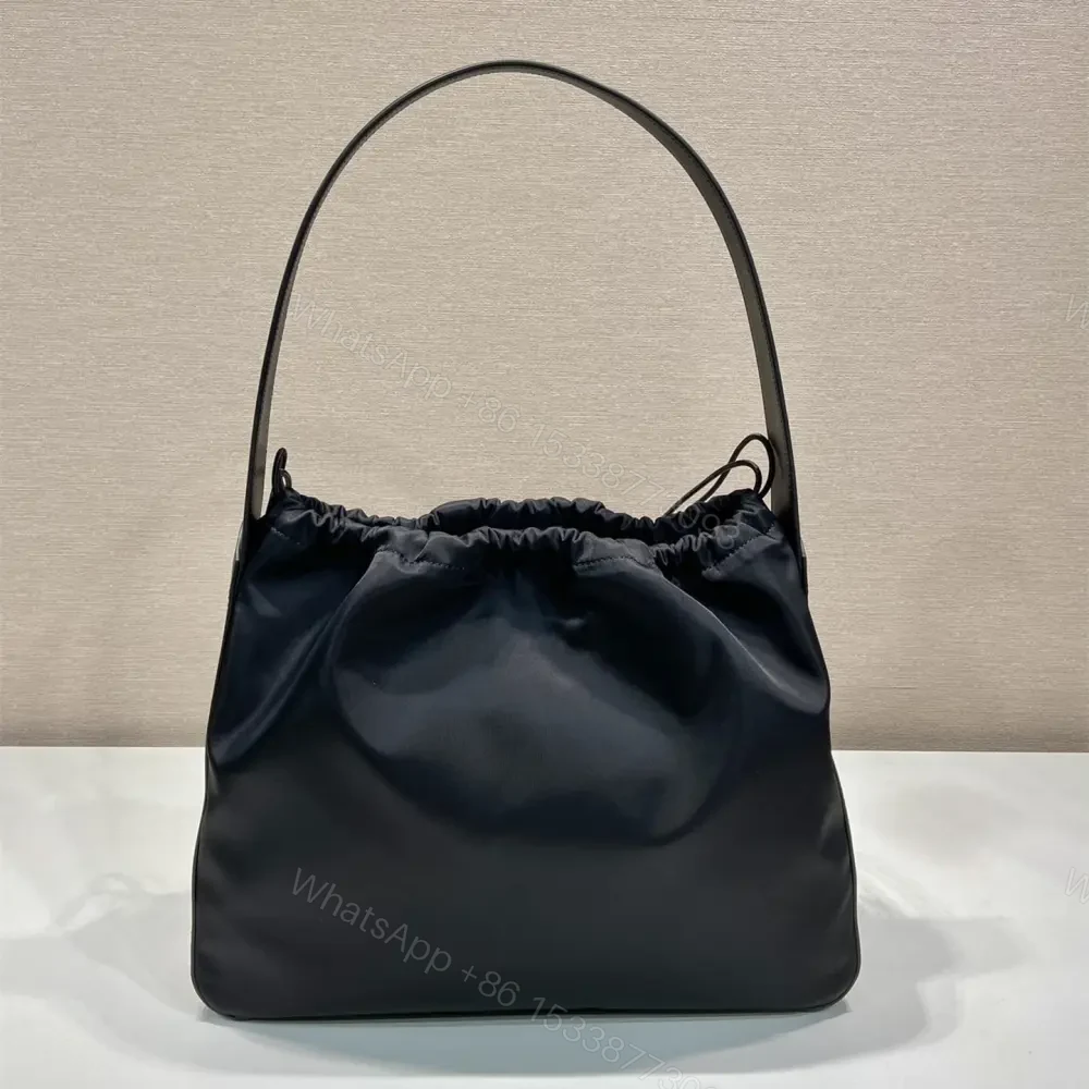 View 2 of 高仿Prada*ReEdition系列B6250腋下包大號黑色免檢版