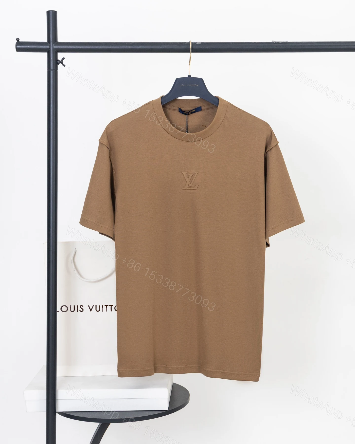 LV 高仿男款立體壓紋Logo短袖T恤 質感百搭款 — view 1