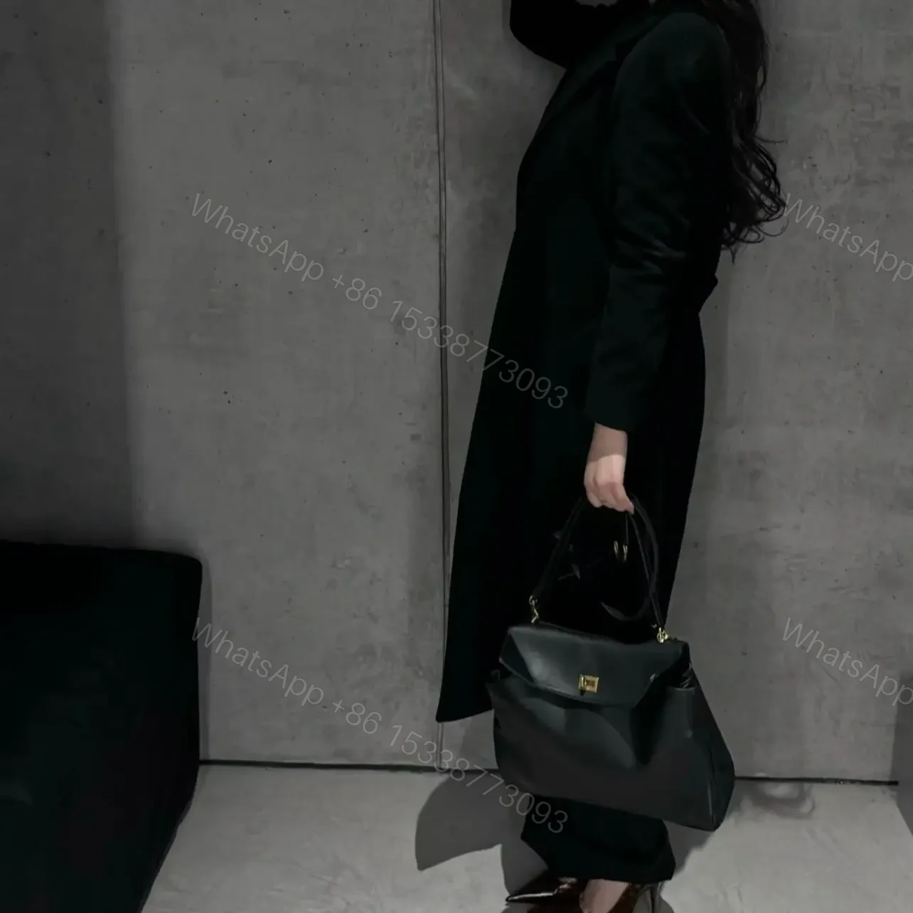 View 19 of 高仿Balenciaga*Rodeo系列V41000小牛皮手袋黑金中號免檢版