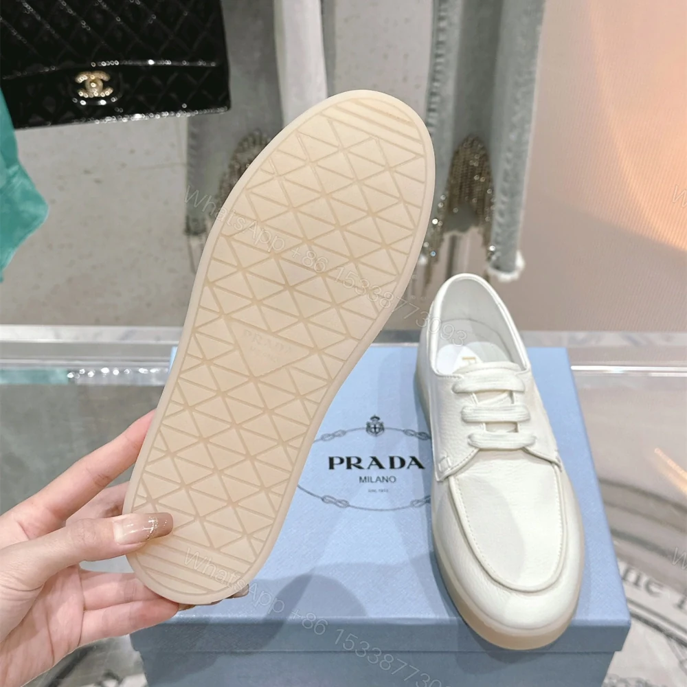 View 9 of 高仿Prada*2EE397B男女同款復古商務鞋白色免檢版