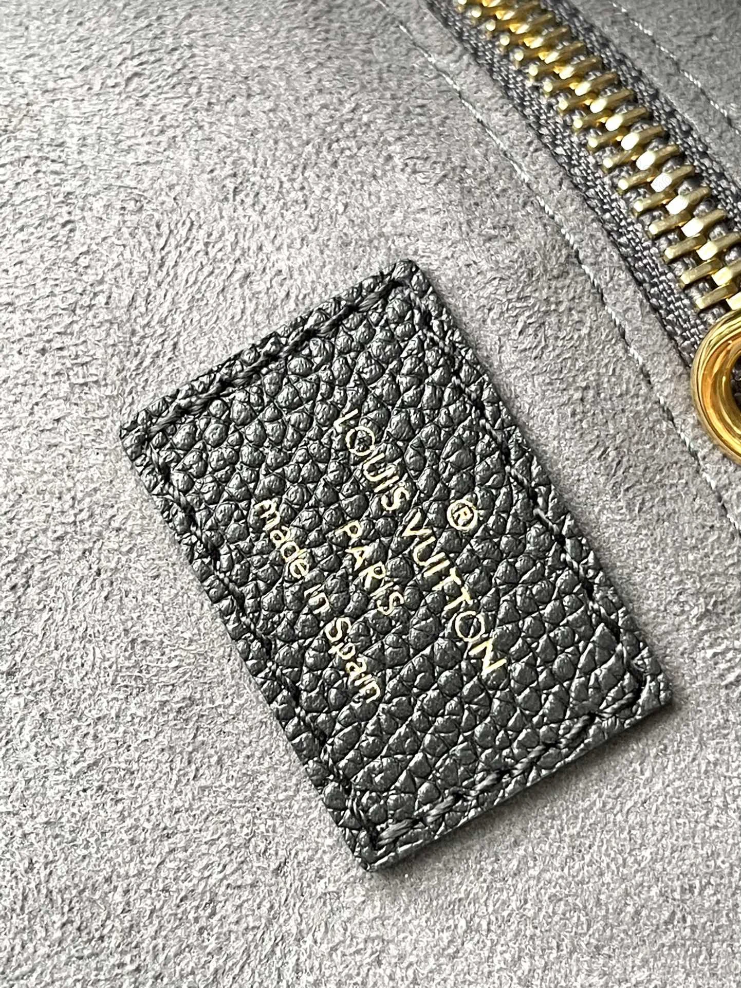 View 7 of LV NEVERFULL MM IN BLACK CREAM MONOGRAM EMPREINTE LEATHER