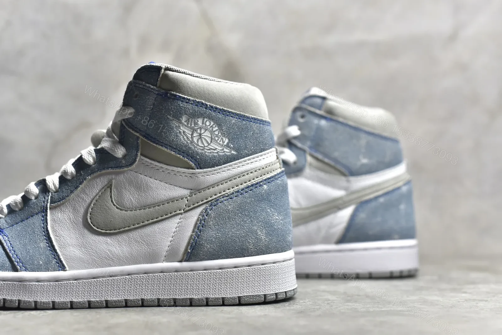 View 3 of Air Jordan 1 Retro High OG Hyper Royal Reps