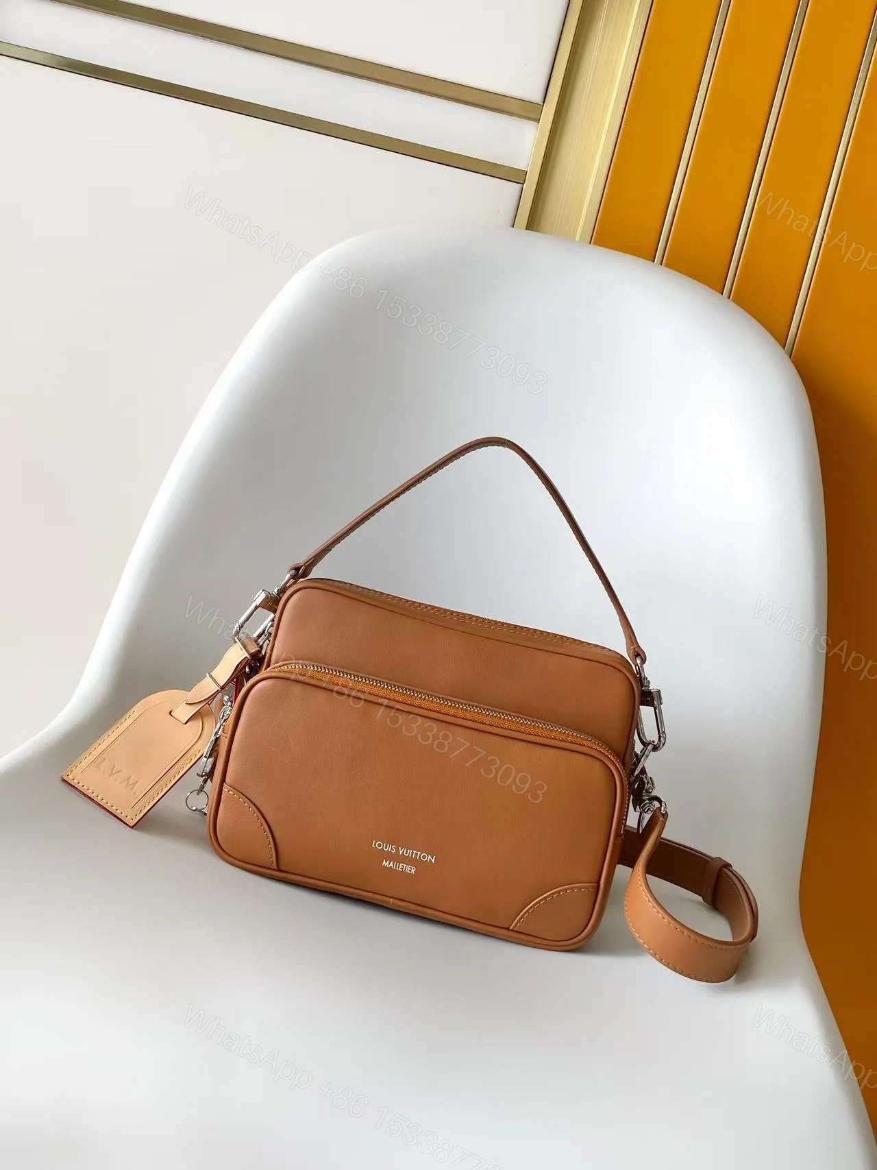 LV 原單 Mini Messenger 棕色皮革斜背包 手提兩用包 — view 1