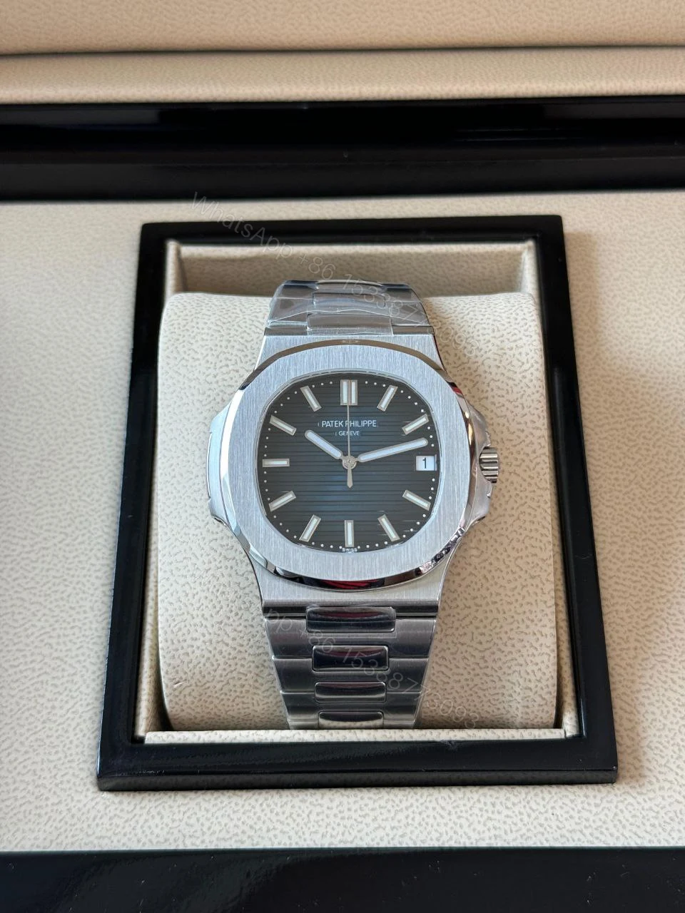 View 2 of Design Patek Philippe Nautilus
