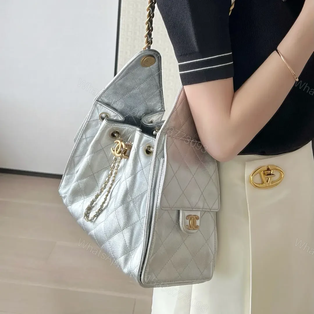 View 18 of 高仿Chanel*25S系列AS5293金屬牛皮流浪包銀色小號免檢版