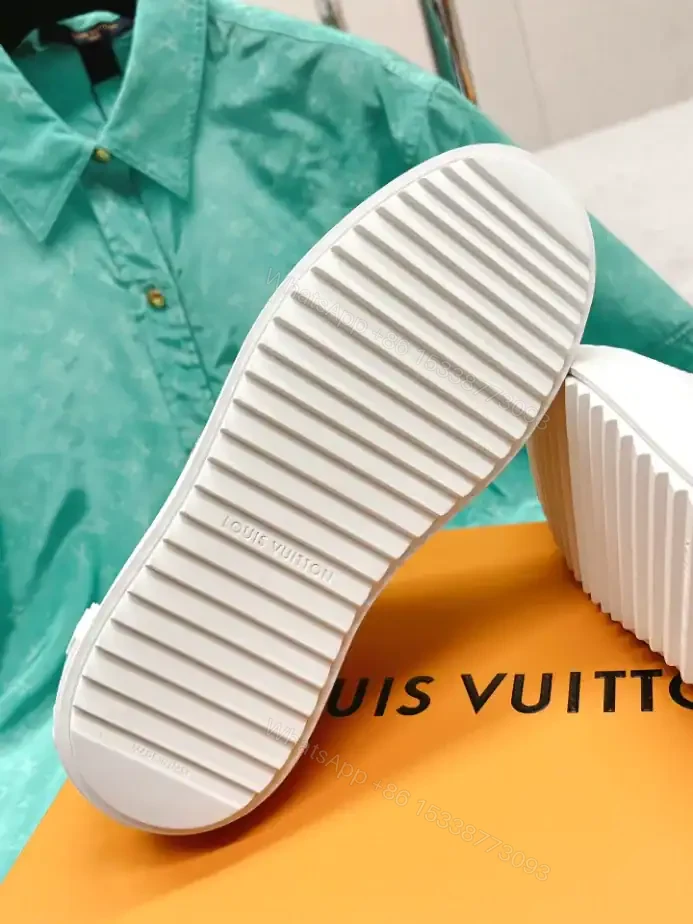 View 8 of LV TIME OUT SNEAKER – LSVM040