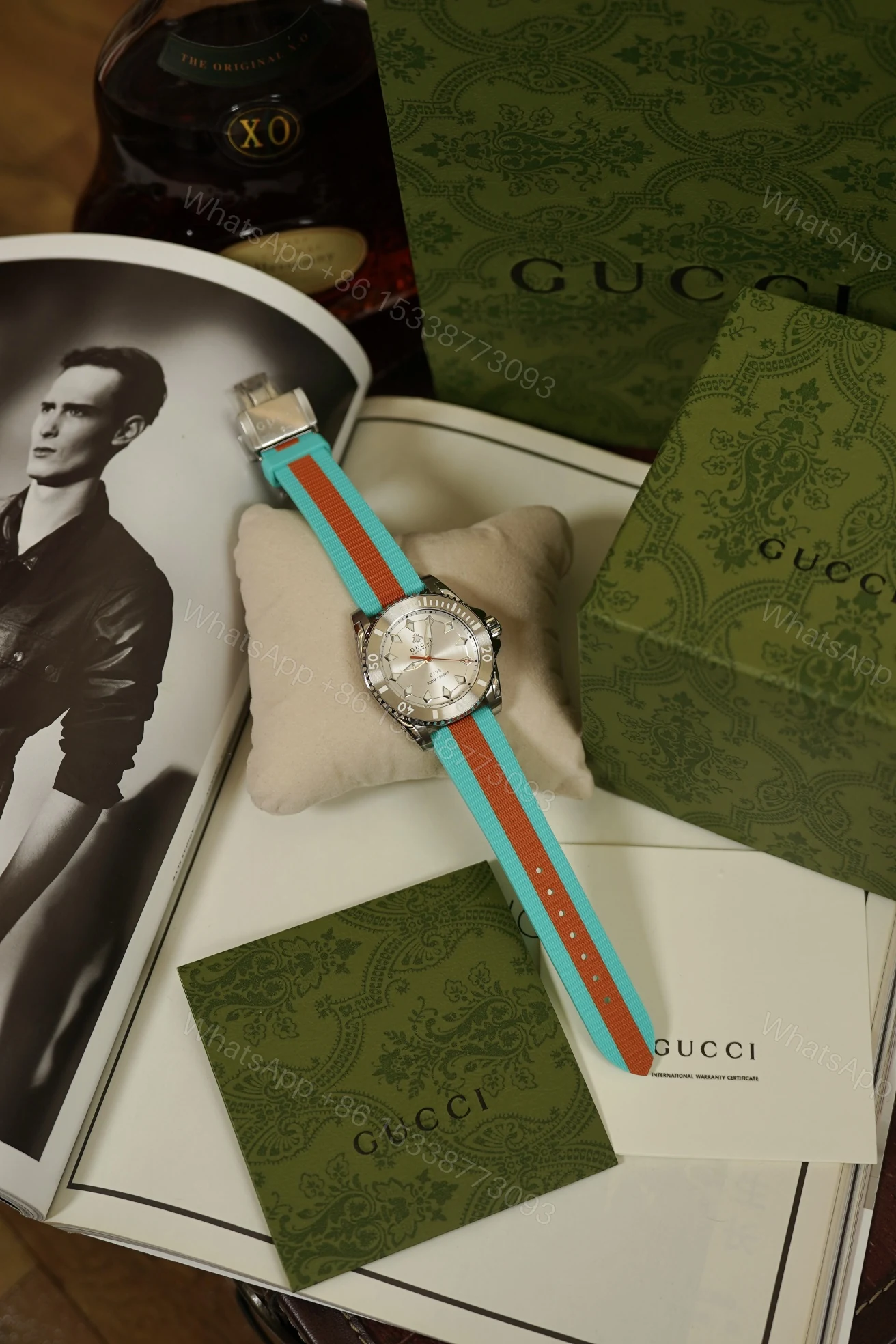 Gucci原單潛水錶 女士銀面藍綠條織帶百搭款 運動休閒風 — view 1