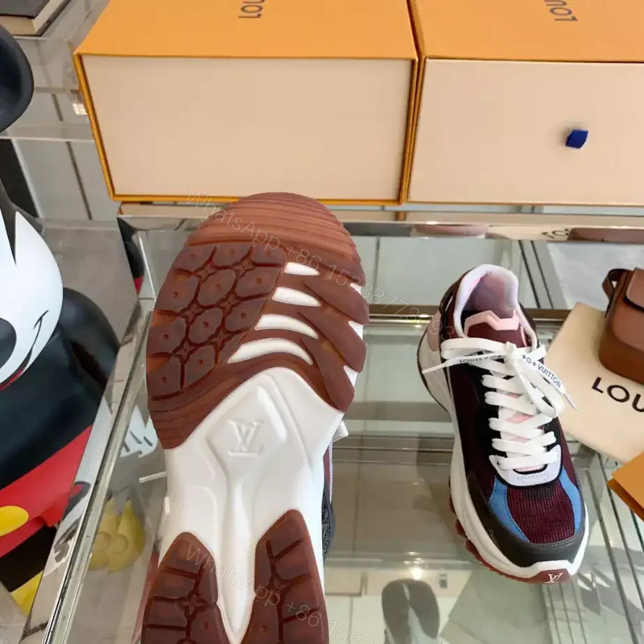 View 7 of LV WOMEN’S RUN 55 SNEAKER – LSVM063