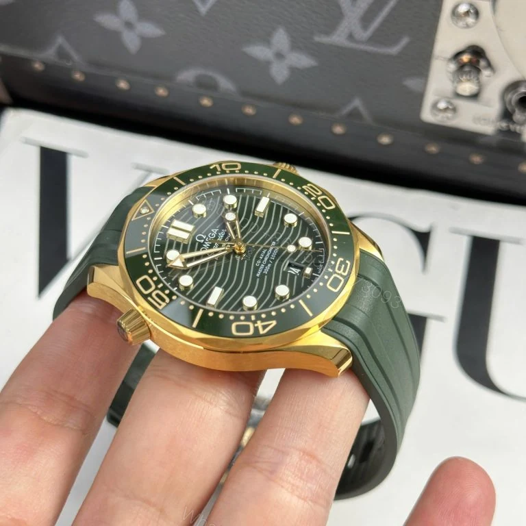 View 6 of Omega Seamaster Diver 300M Green Replica