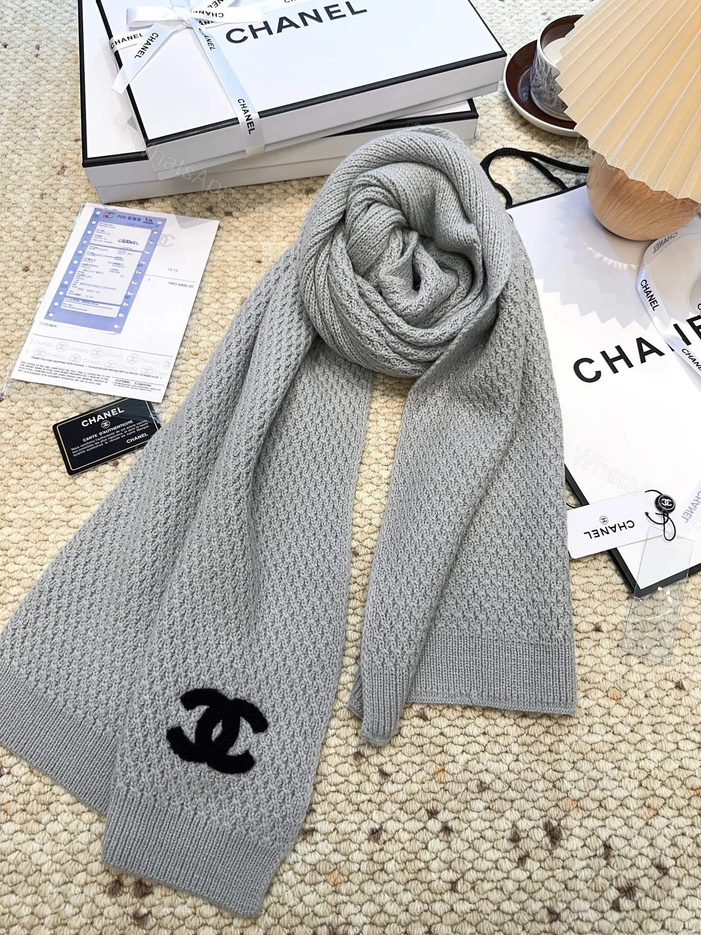 Chanel高仿針織圍巾淺灰色雙C刺繡厚實保暖款人氣推薦 — view 1