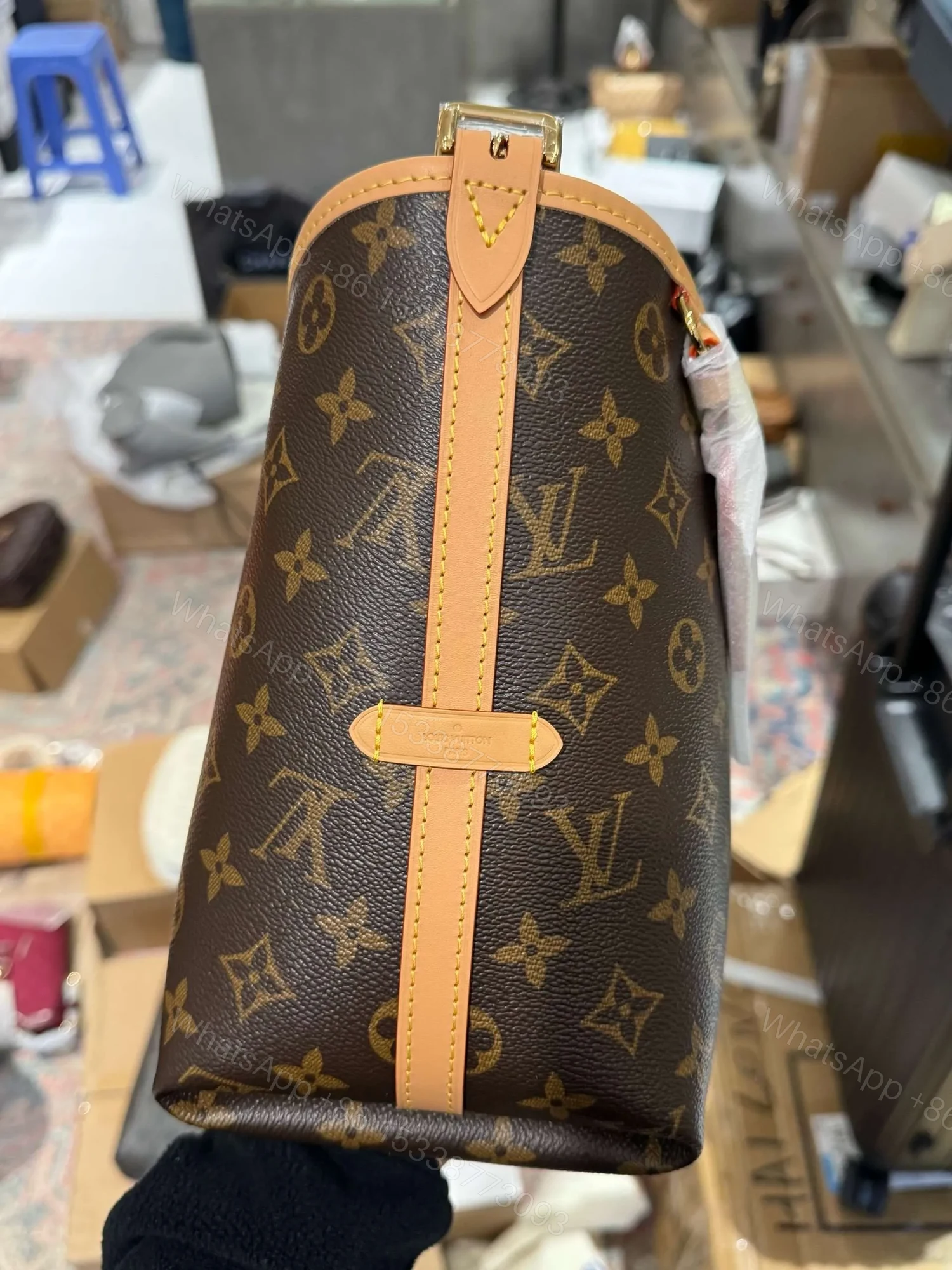 View 10 of Louis Vuitton Handbags LV Carry All MM Monogram Brown Color 39x30x15cm