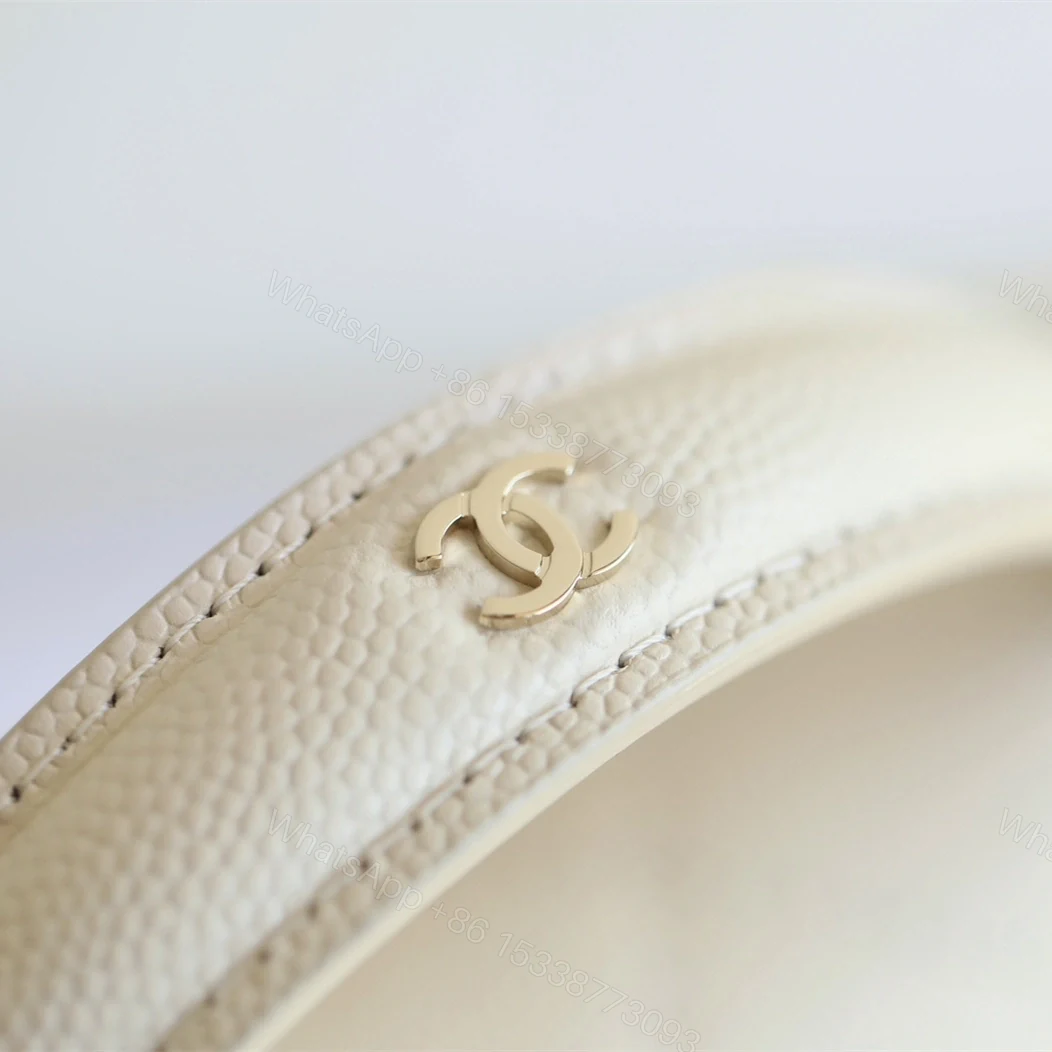View 19 of 高仿Chanel*25C系列AS4406小球紋牛皮郵差包白色免檢版