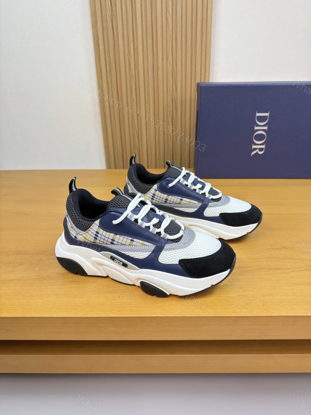 Dior 高仿藍白運動鞋 男女款輕量透氣百搭慢跑風格 — view 1