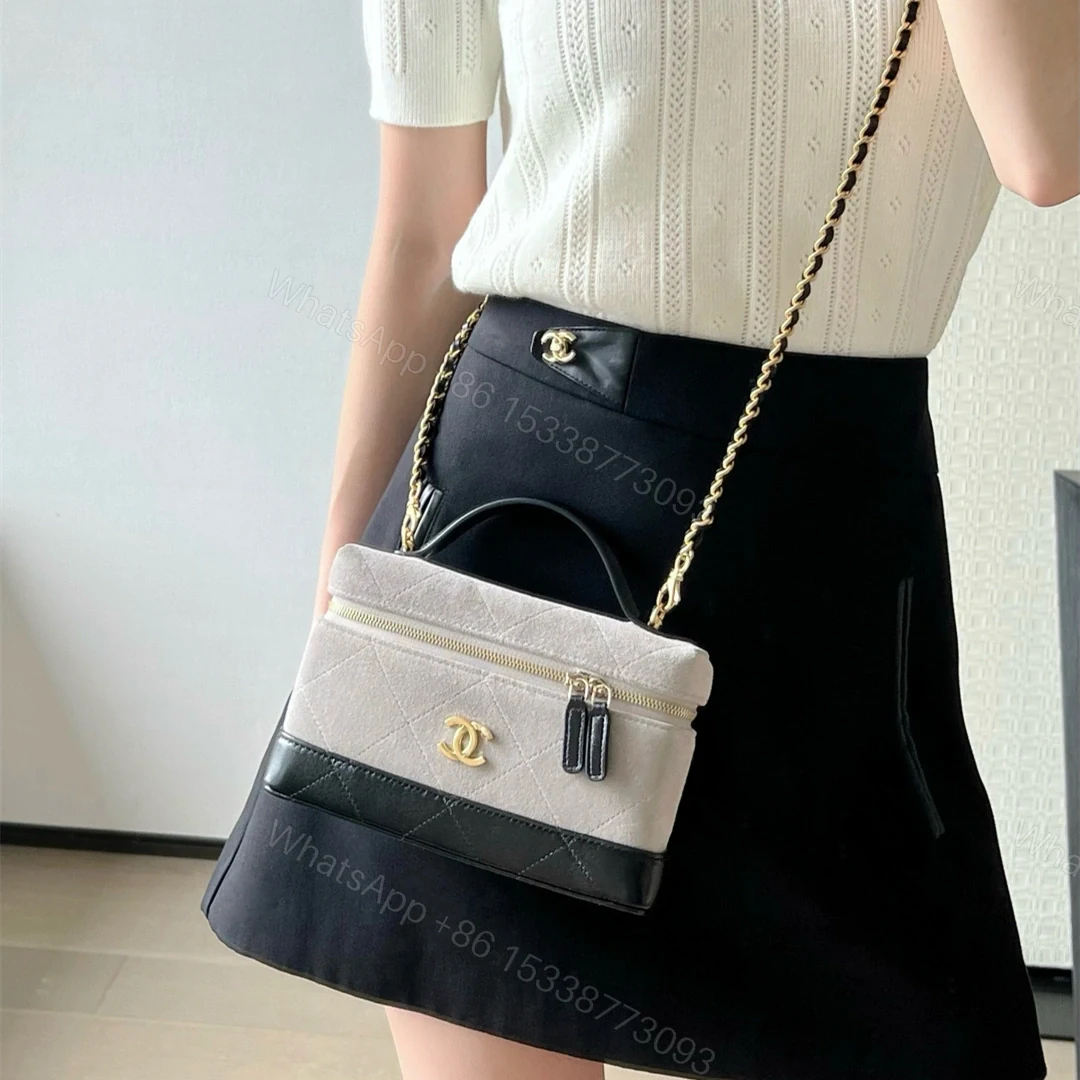 View 25 of 高仿Chanel*26S系列AP5186麂皮羊皮拼色化妝包灰色免檢版