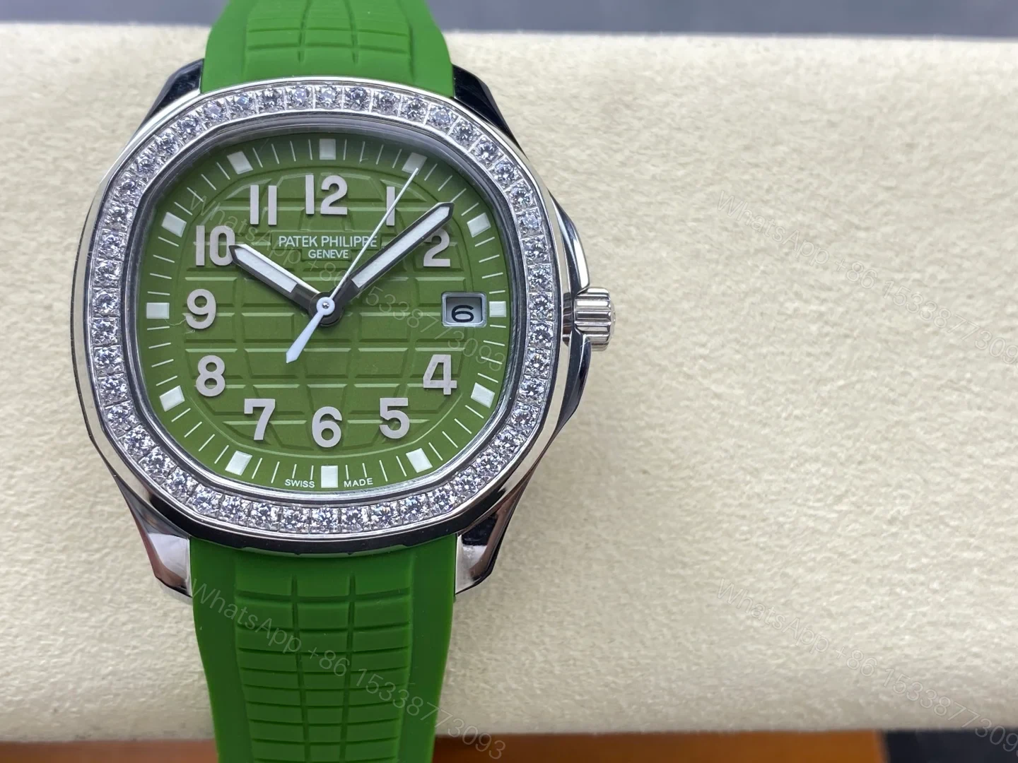 Patek Philippe Aquanaut Luce Quartz Stainless Steel Khaki 5267/200A-011 — view 1