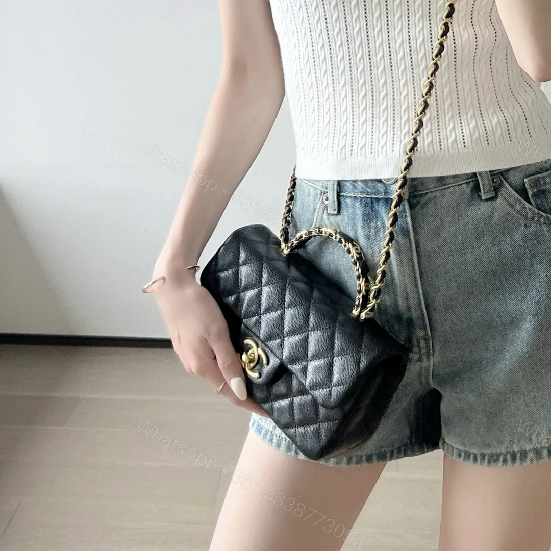 View 19 of 高仿Chanel*25B系列AS5701小牛皮中球單肩包黑色Mini免檢版