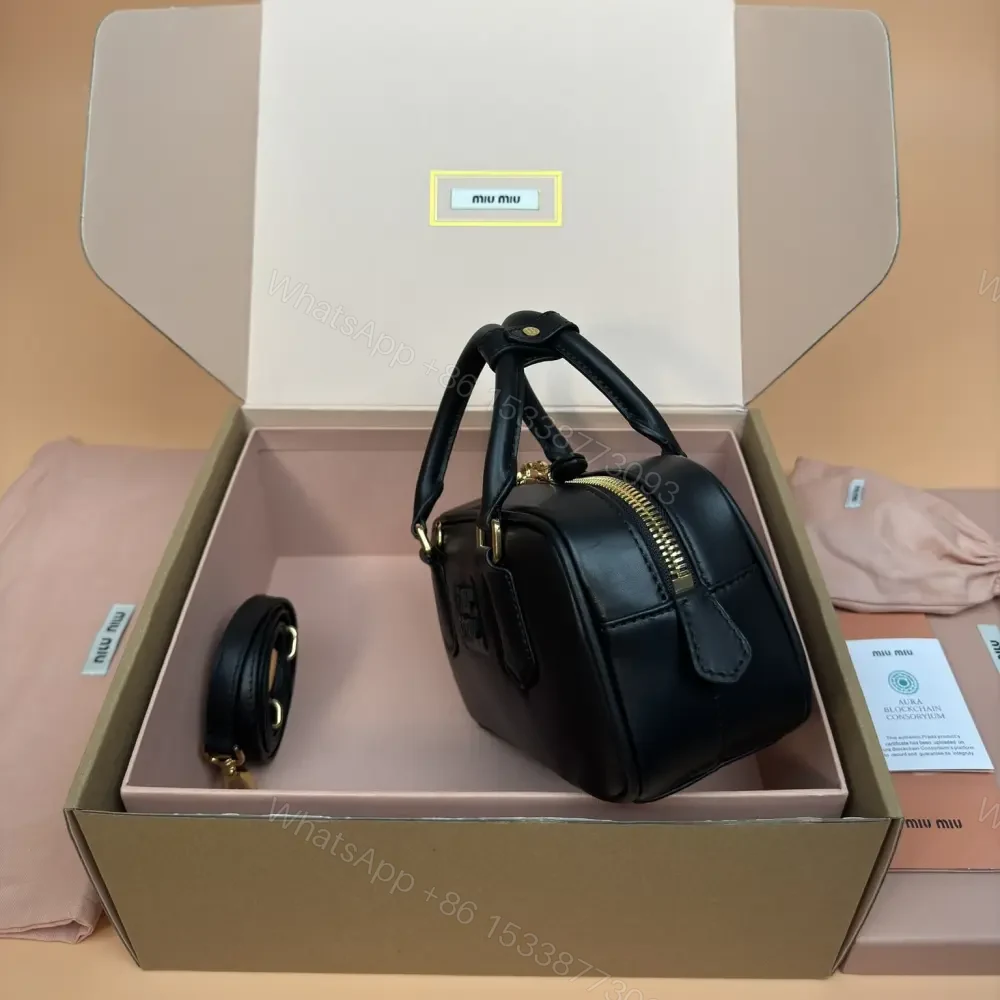 View 4 of 高仿miumiu*Arcadie系列5BB142小牛皮斜挎包黑色免檢版