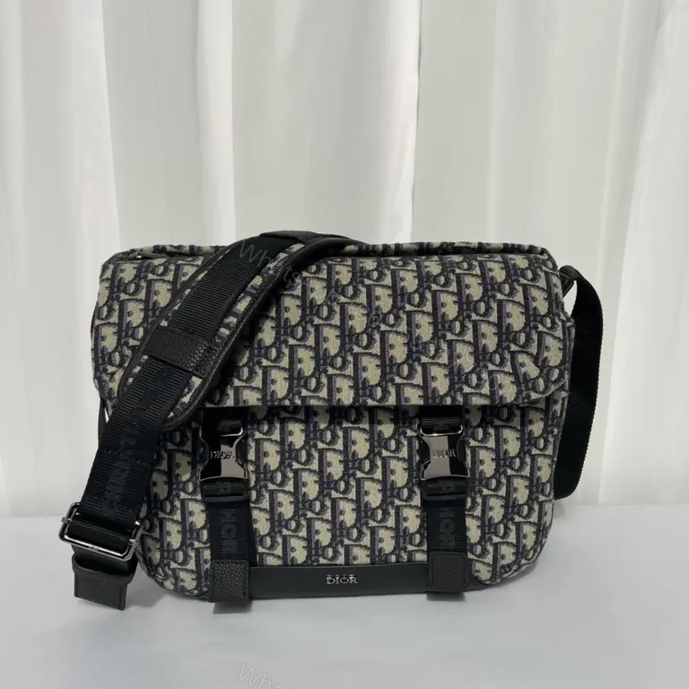 Dior Oblique Monogram Messenger Bag: Sophisticated Crossbody — view 1