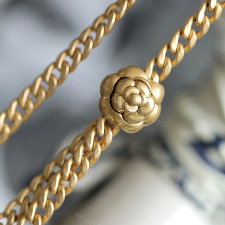 View 10 of 高仿包袋Chanel山茶花扣具經典口蓋包小羊皮免檢版