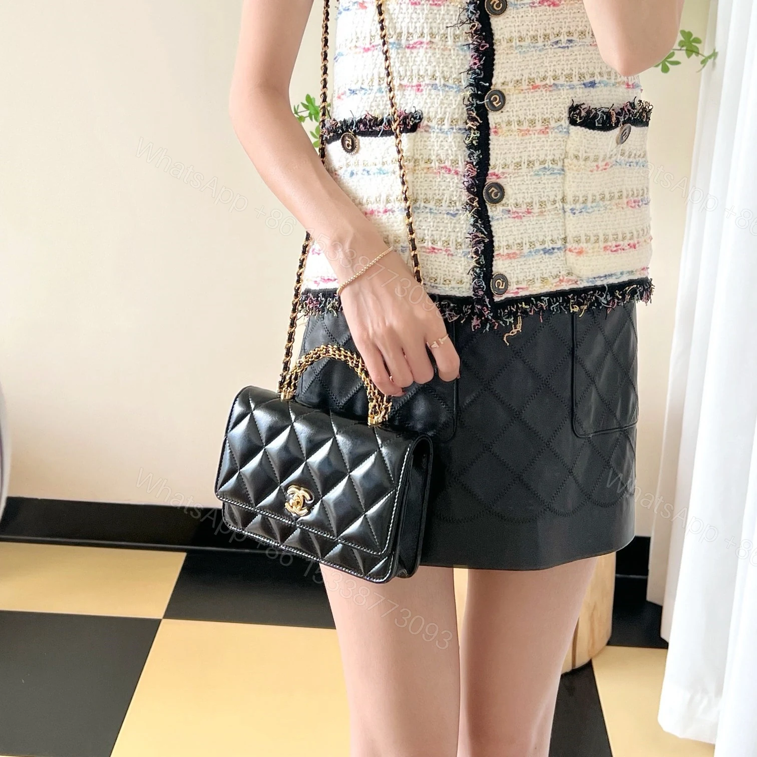 View 24 of 高仿Chanel*24B系列AS4166小羊皮郵差包黑色免檢版
